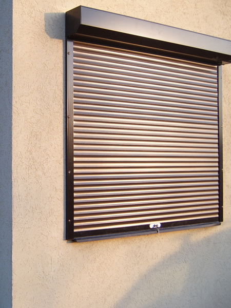 Rulouri exterioare modele produs Rulouri-din-aluminiu-aplicate-cu-plasa.png